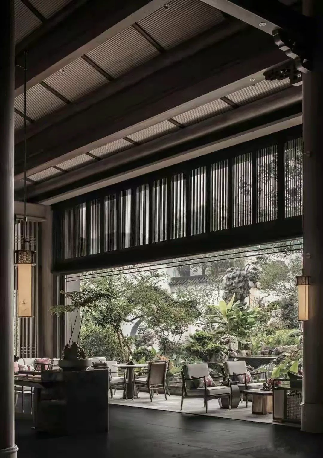 "phong cách nội thất Indochine - phòng khách gỗ mây tre JF Concept"